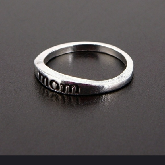 "Mom" silver ring - Picture 2 of 4